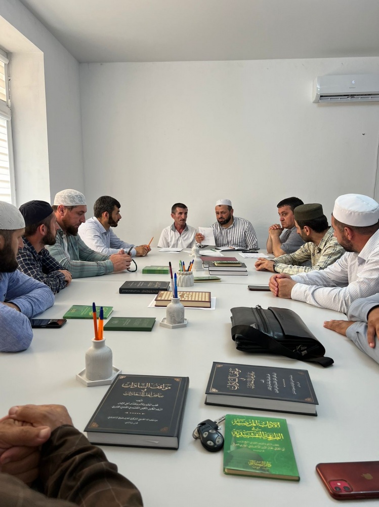 Вопросы актуализации и обеспечения антитеррористической защищенности объектов религиозных организаций обсуждены в Совете имамов района.