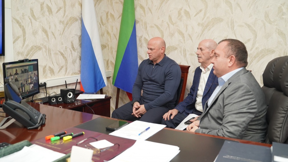 Администрация Хасавюртовского района приняла участие в работе совещания в режиме ВКС  Министерства строительства архитектуры и ЖКХ