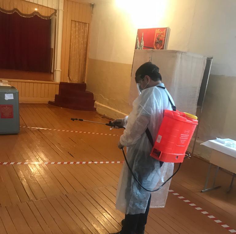 В Хасавюртовском районе продолжаются дезинфекционные мероприятия на участках для голосования