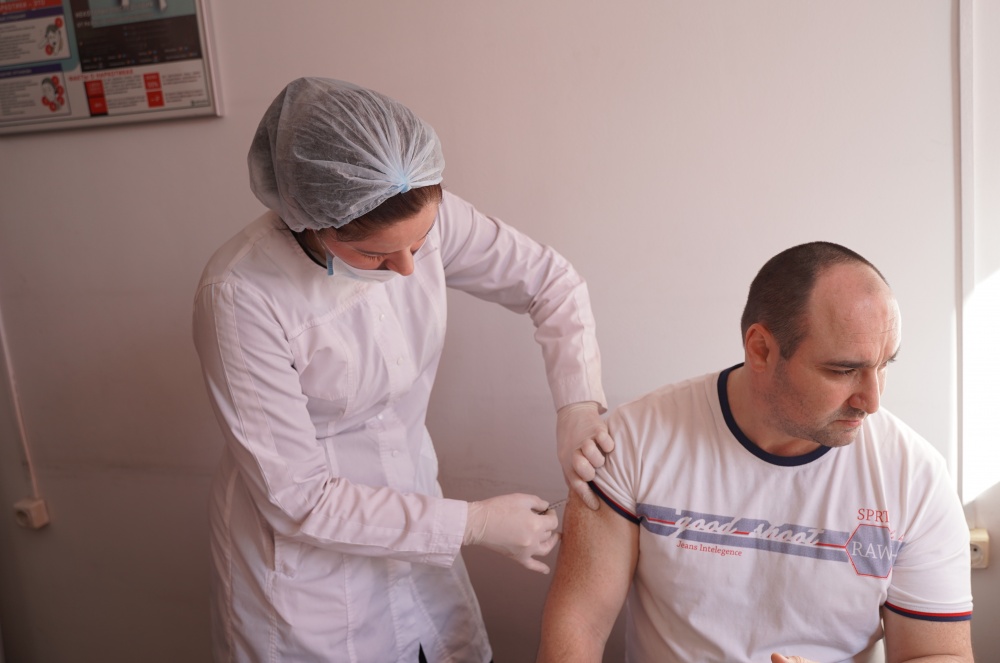 Главы поселений руководители структурных подразделений  и сотрудники администрации Хасавюртовского района проходят вакцинацию от Covid – 19