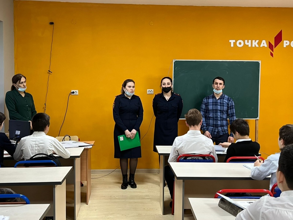 Лекторская группа администрации Хасавюртовского района провела очередные встречи с учащимися района